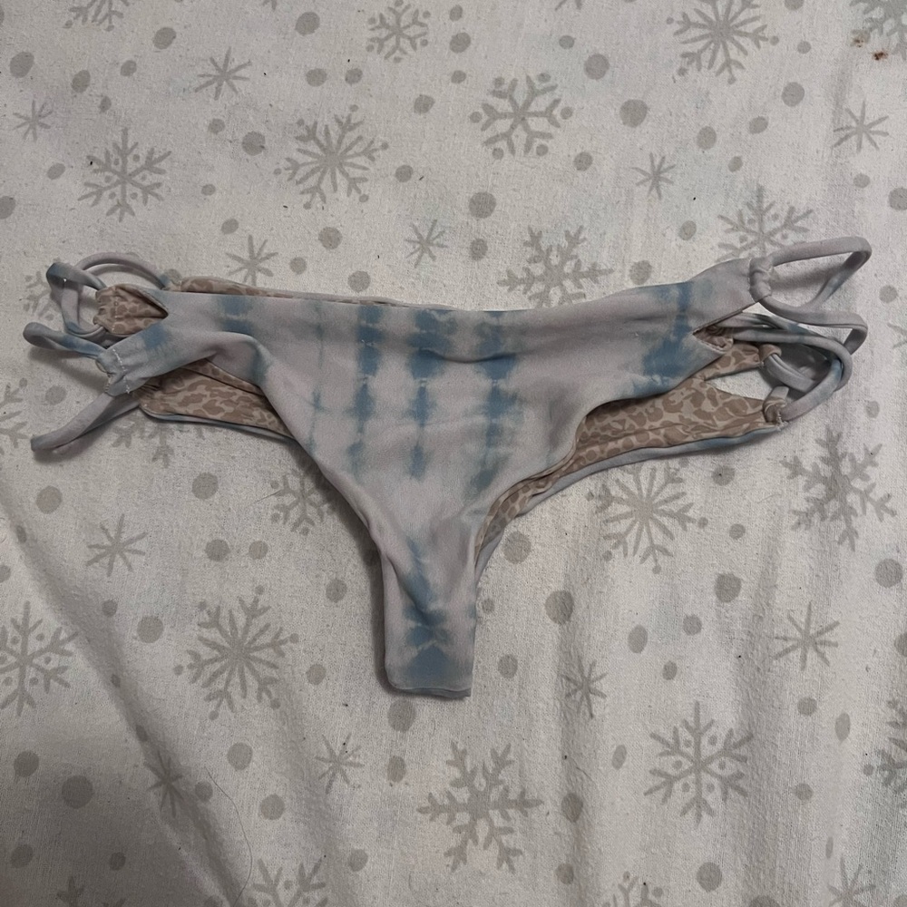 Acacia Bottom